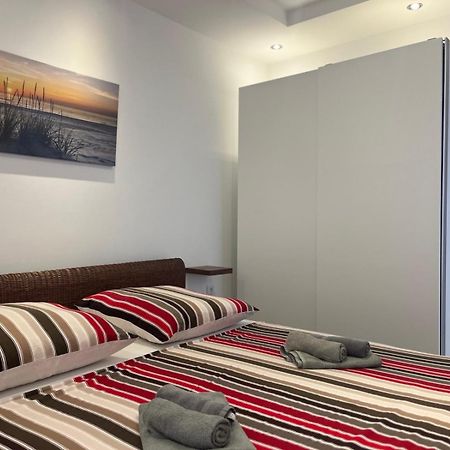 Sinisa Apartman Vir Buitenkant foto