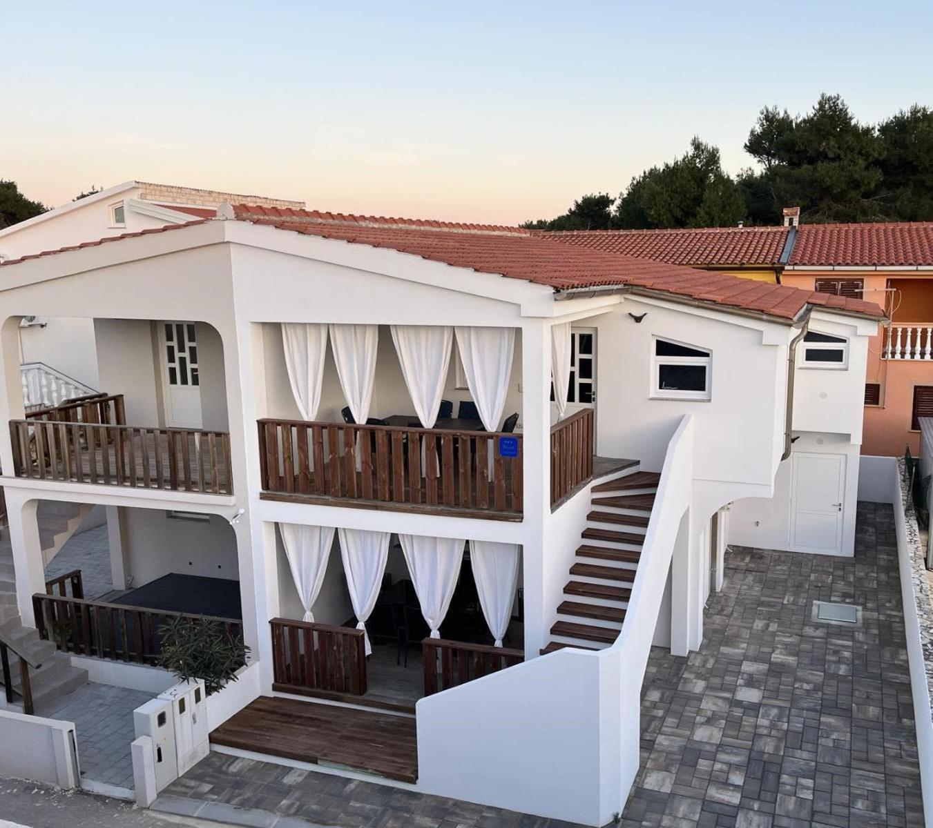Sinisa Apartman Vir Buitenkant foto