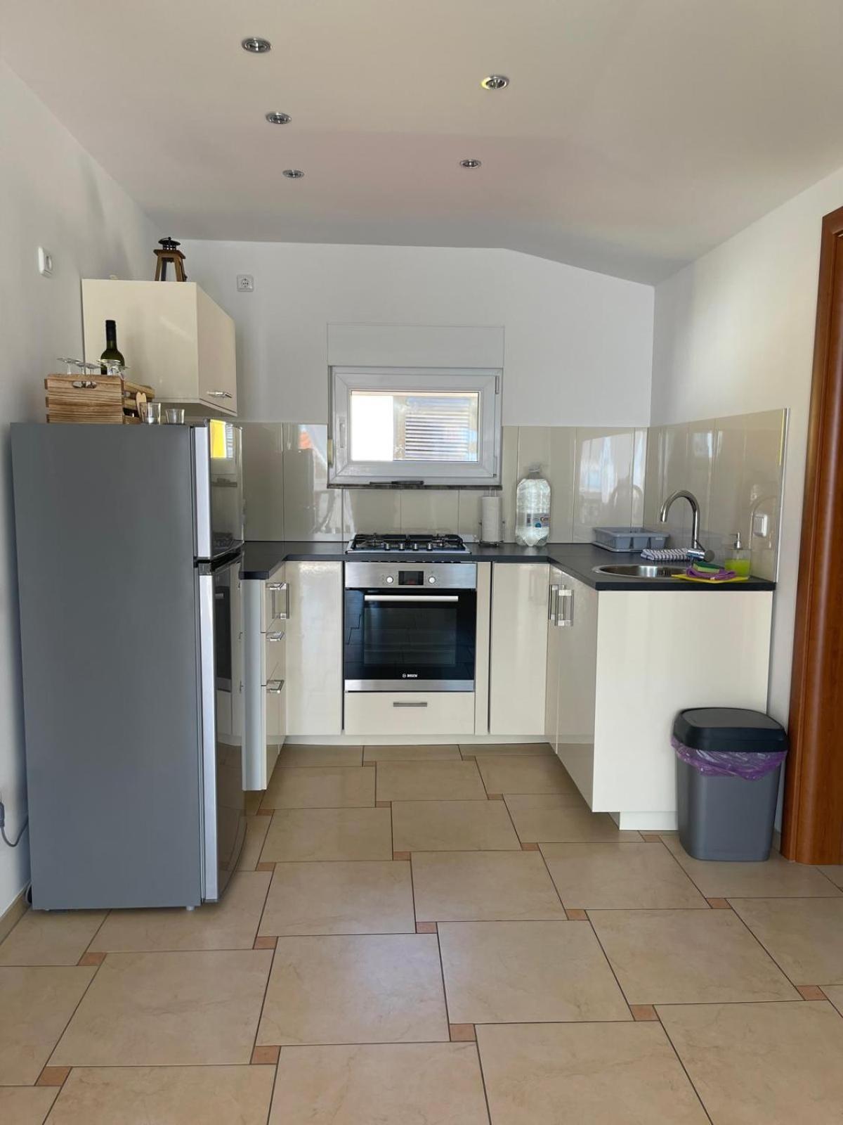 Sinisa Apartman Vir Buitenkant foto