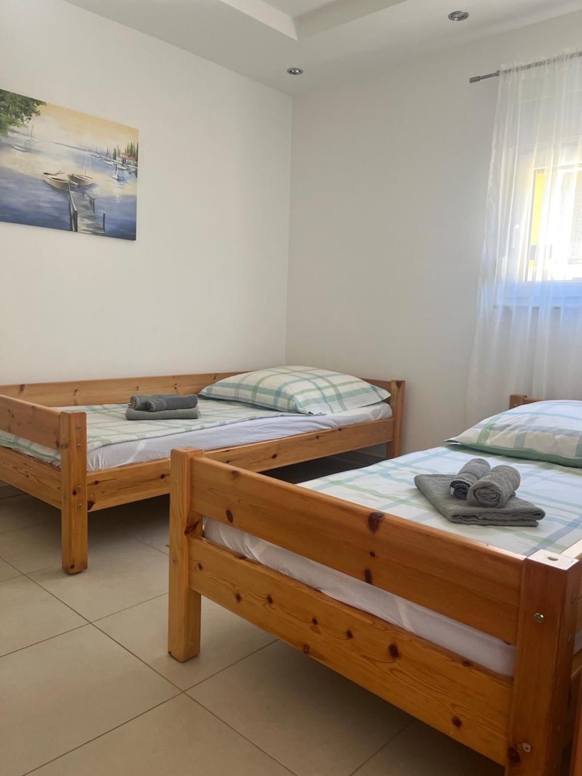 Sinisa Apartman Vir Buitenkant foto