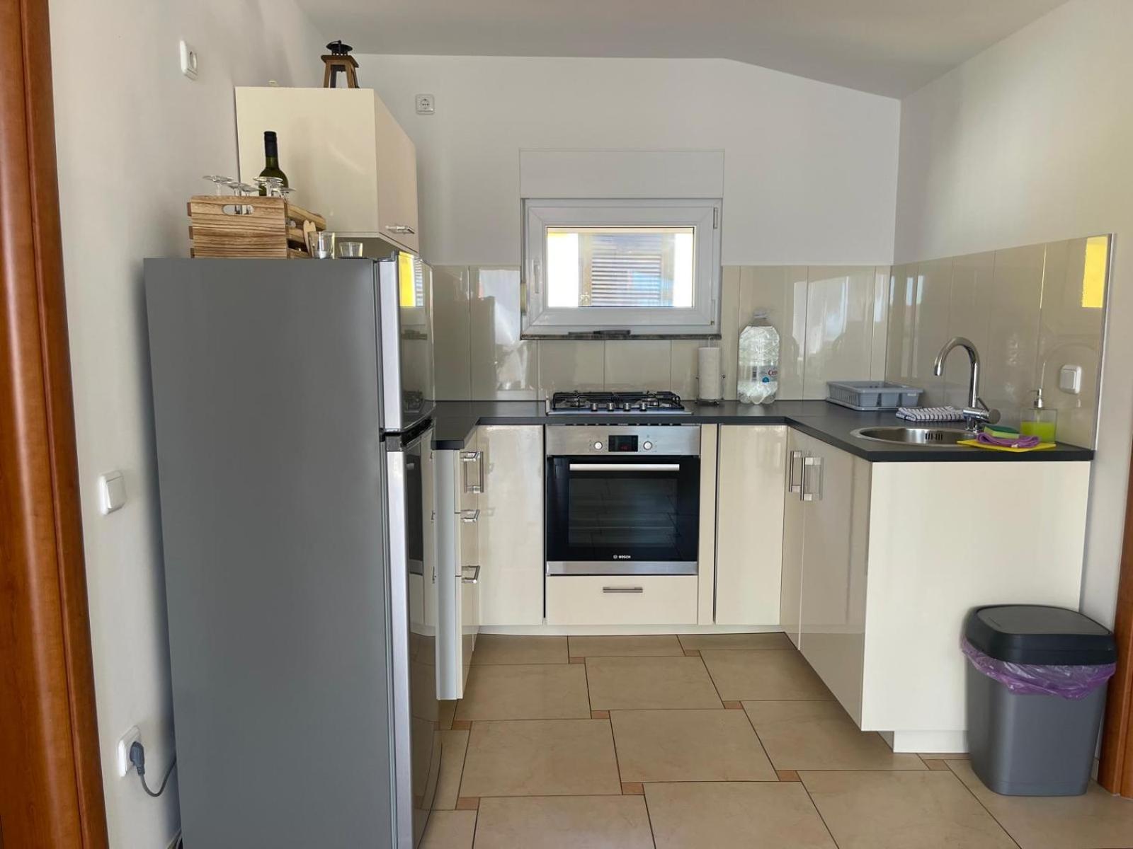 Sinisa Apartman Vir Buitenkant foto